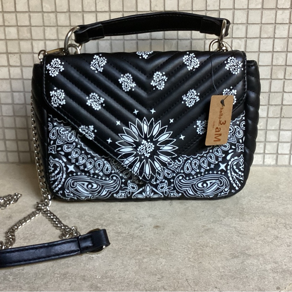 BANDANA PAISLEY PRINT CROSS BODY/CLUTCH PURSE BLACK & WHITE 9” x 7”